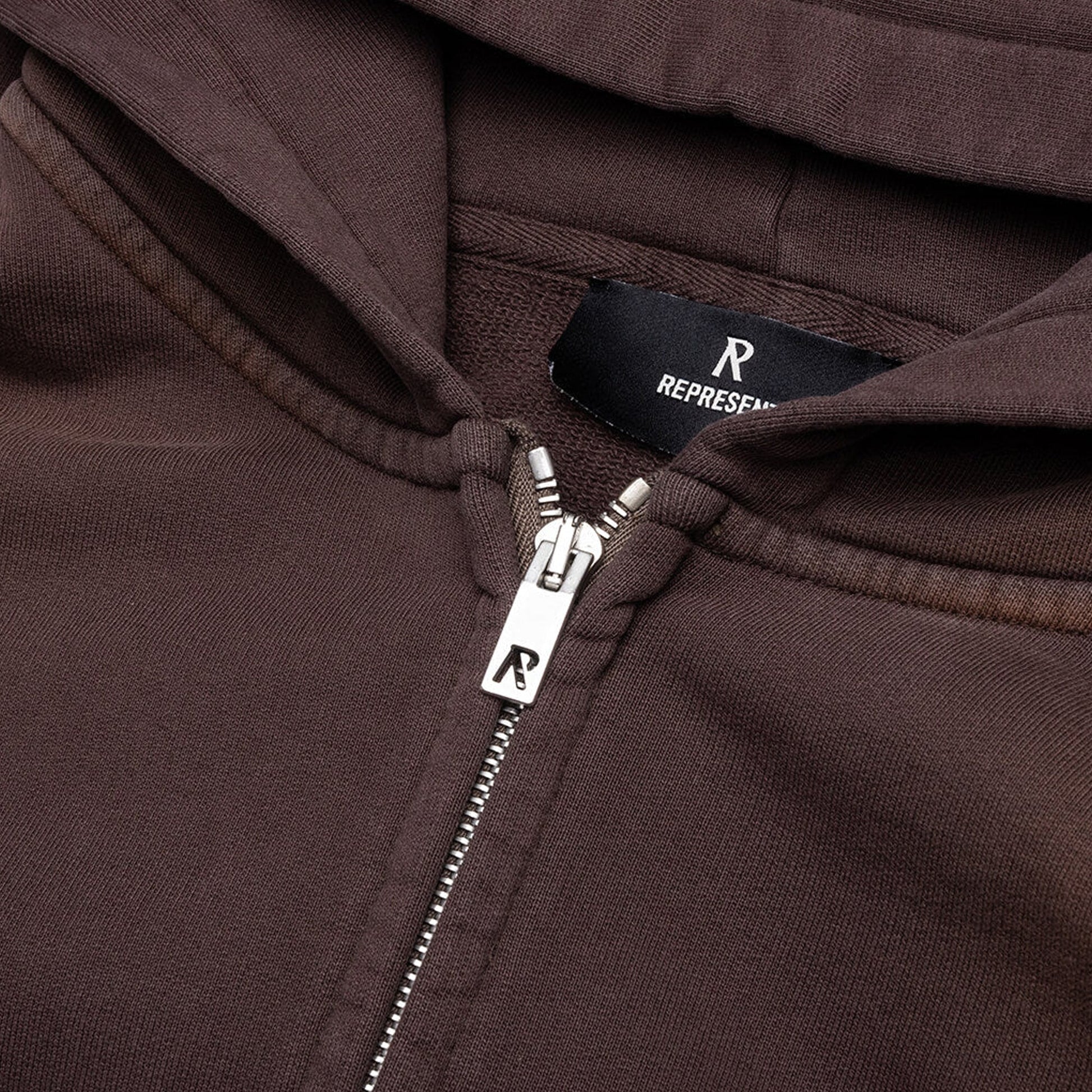Represent | MASKING TAPE INITIAL ZIP HOODIE { CEDAR