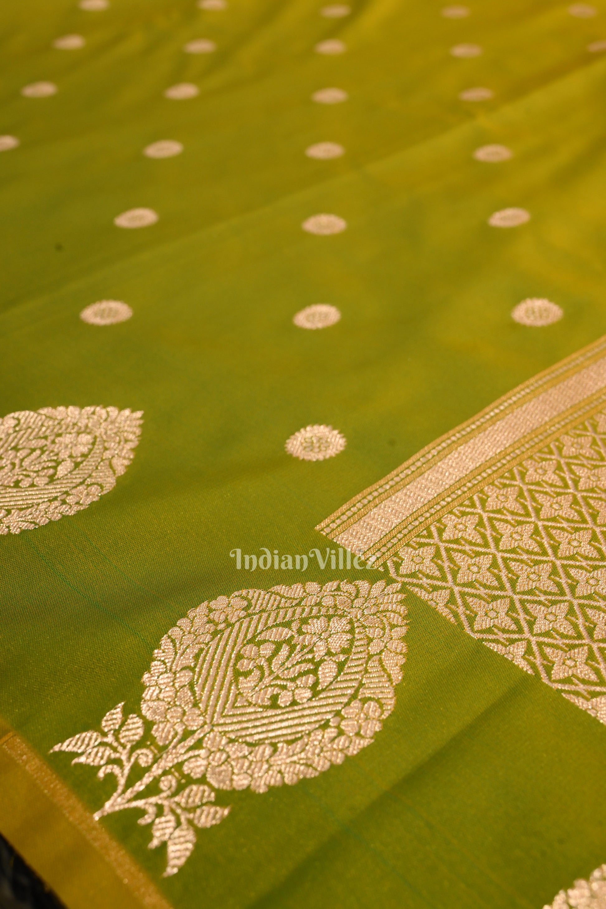 Mehendi Green Dual Tone Floral Motif Mashru Satin Silk Banarasi Saree