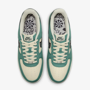 NIKE | AIR FORCE 1'07 LV8 { COCONUT MILK/VINTAGE GREEN-BICOASTAL
