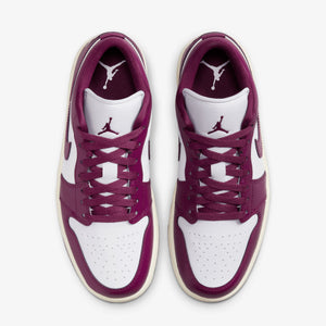 JORDAN | AIR JORDAN 1 LOW { WHITE/BORDEAUX-SAIL