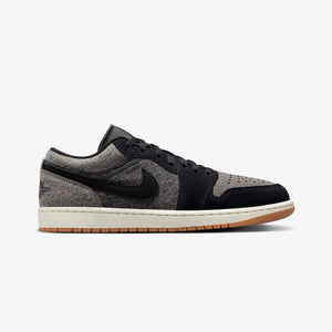 JORDAN | AIR JORDAN 1 LOW { BLACK/BLACK-LT SMOKE GREY-SAIL