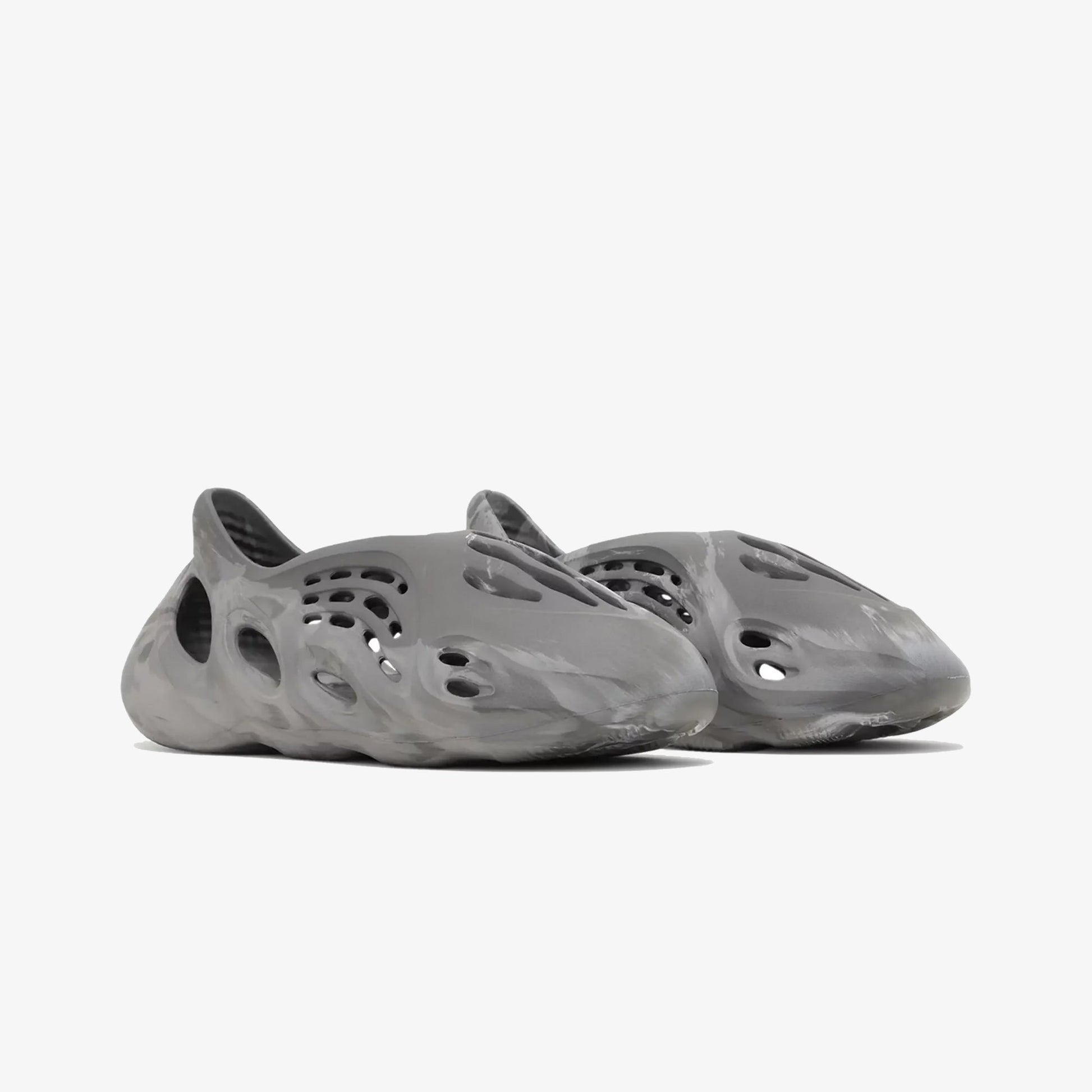 ADIDAS ORIGINALS | YZY FOAM RNR { ANATOMICAL/MX GRANITE