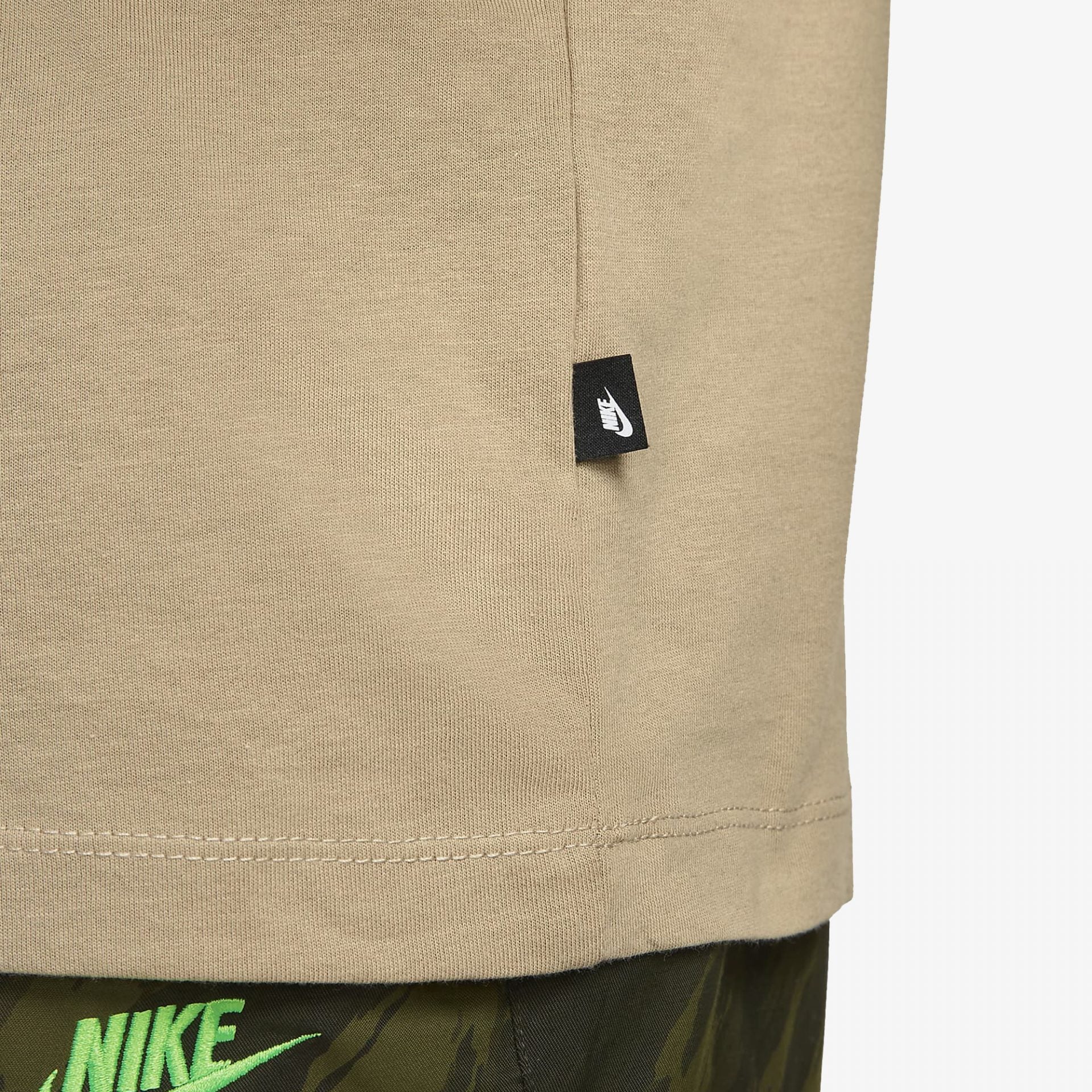 Nike | NSW TEE FANTASY GRAPHIC  { KHAKI