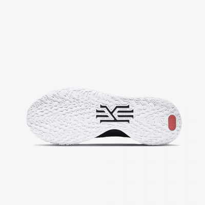 Nike | KYRIE 7  { RAYGUNS