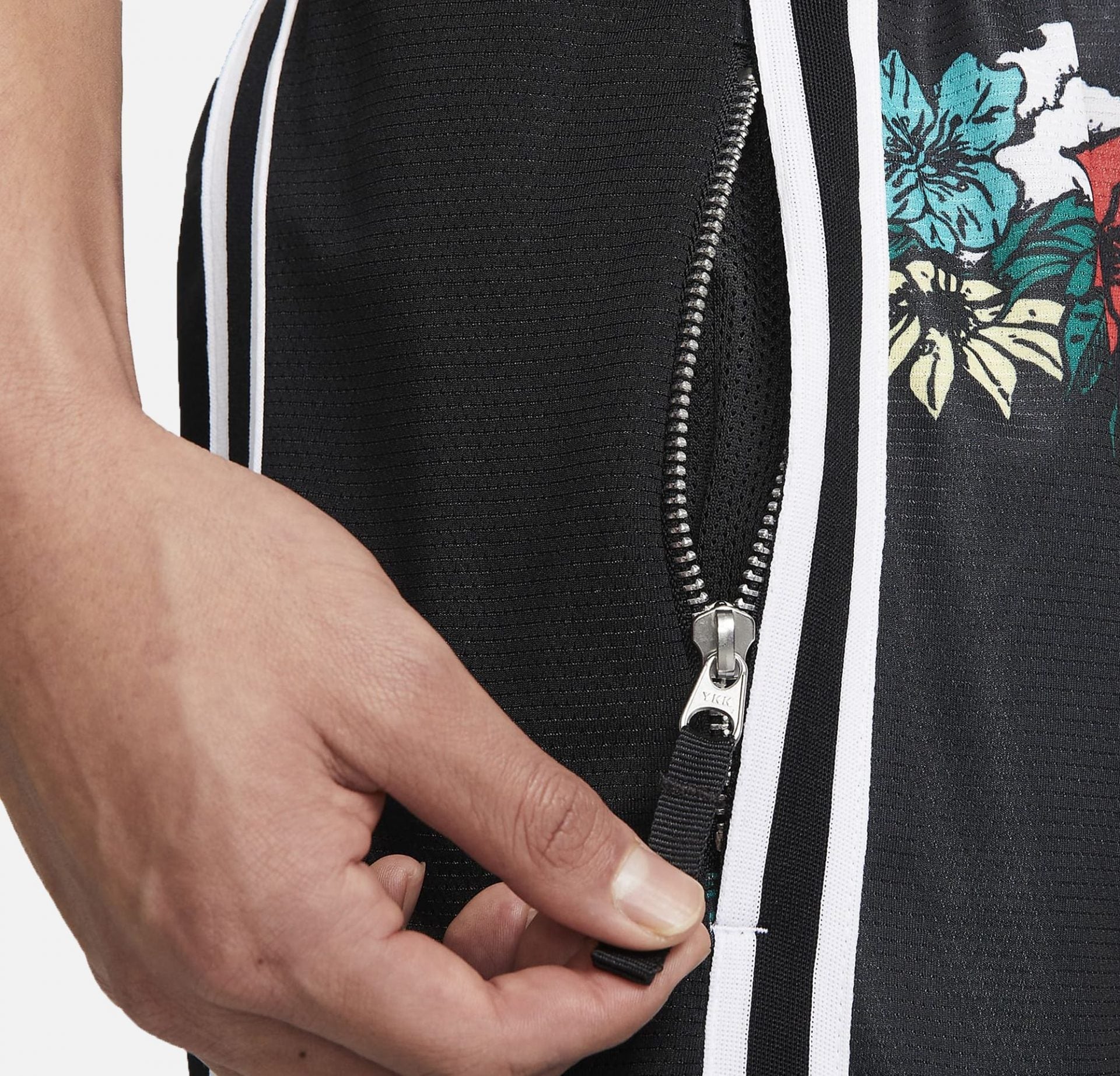Nike | DRI-FIT DNA+  { BLACK / WHITE