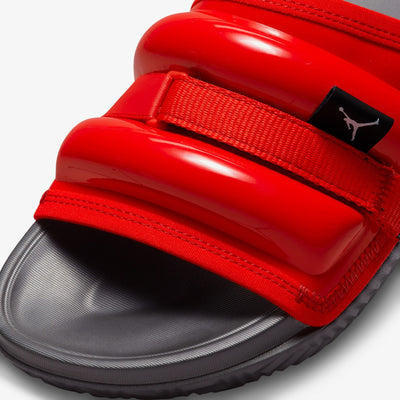 Nike | SUPER PLAY SLIDES  { UNIVERSITY RED / BLACK