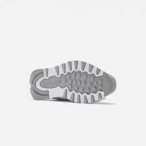 Reebok | CLASSIC LEATHER  { WHITE / PURE GREY
