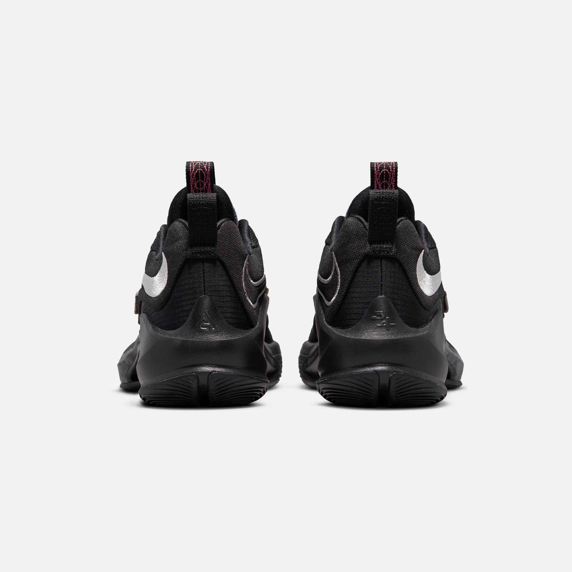 Nike | ZOOM FREAK 3 BLACK