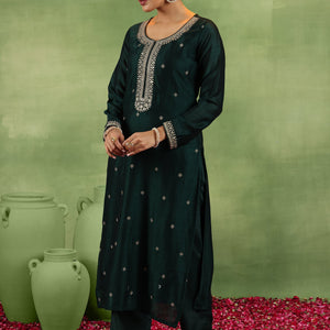 Green Embroidered Silk Blend Straight Suit With Dupatta