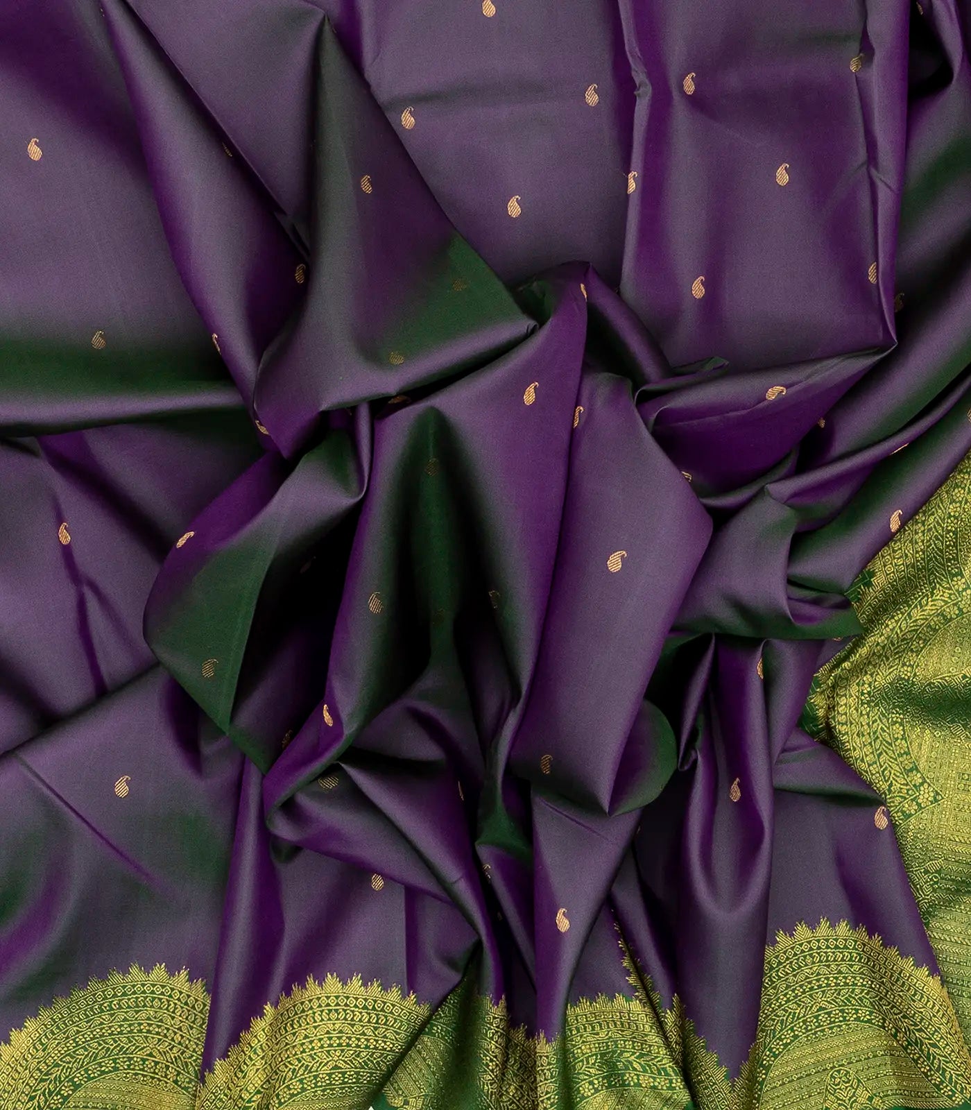 Magenta Handloom Kanchipuram Silk Saree With Mango Buttas