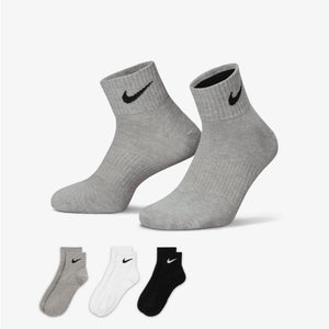 NIKE | PERFORMANCE LIGHTWEIGHT TRAINING ANKLE SOCKS (3 PAIRS) { GREY/WHITE/BLACK