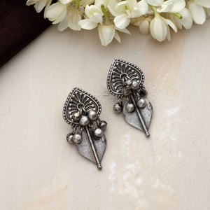 trueBrowns Silver Tone Leaf Stud Earrings