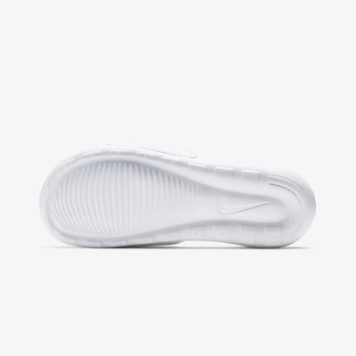 Nike | VICTORI ONE  { WHITE