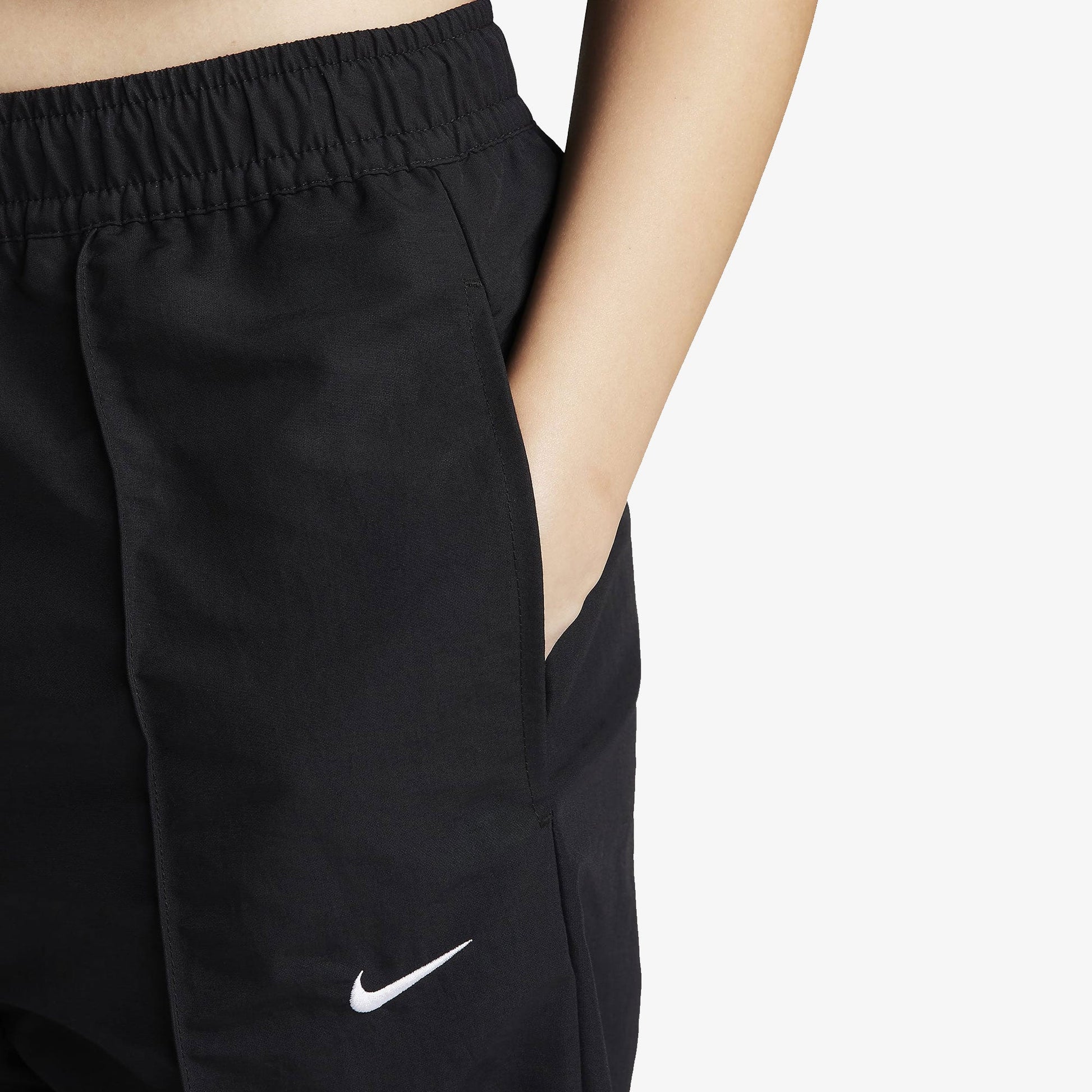 NIKE | SPORTSWEAR EVERYTHING WOVENS { BLACK OR GREY