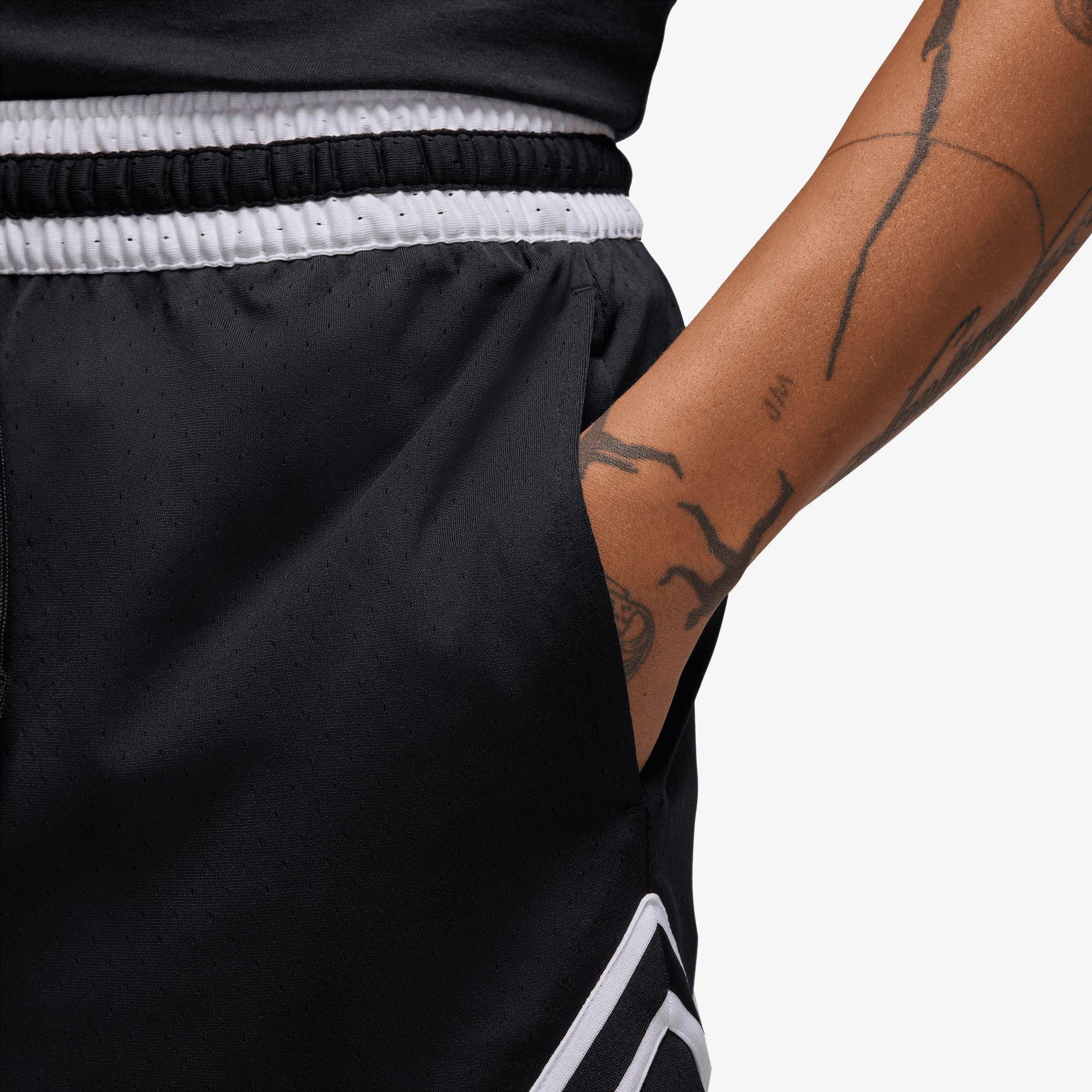 JORDAN | DRI-FIT MESH DIAMOND SHORTS { BLACK/WHITE/WHITE