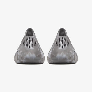 ADIDAS ORIGINALS | YZY FOAM RNR { ANATOMICAL/MX GRANITE