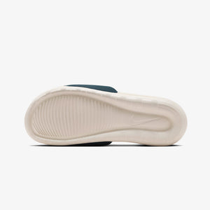 NIKE | VICTORI ONE { ARMORY NAVY/SAIL-LT OREWOOD BRN