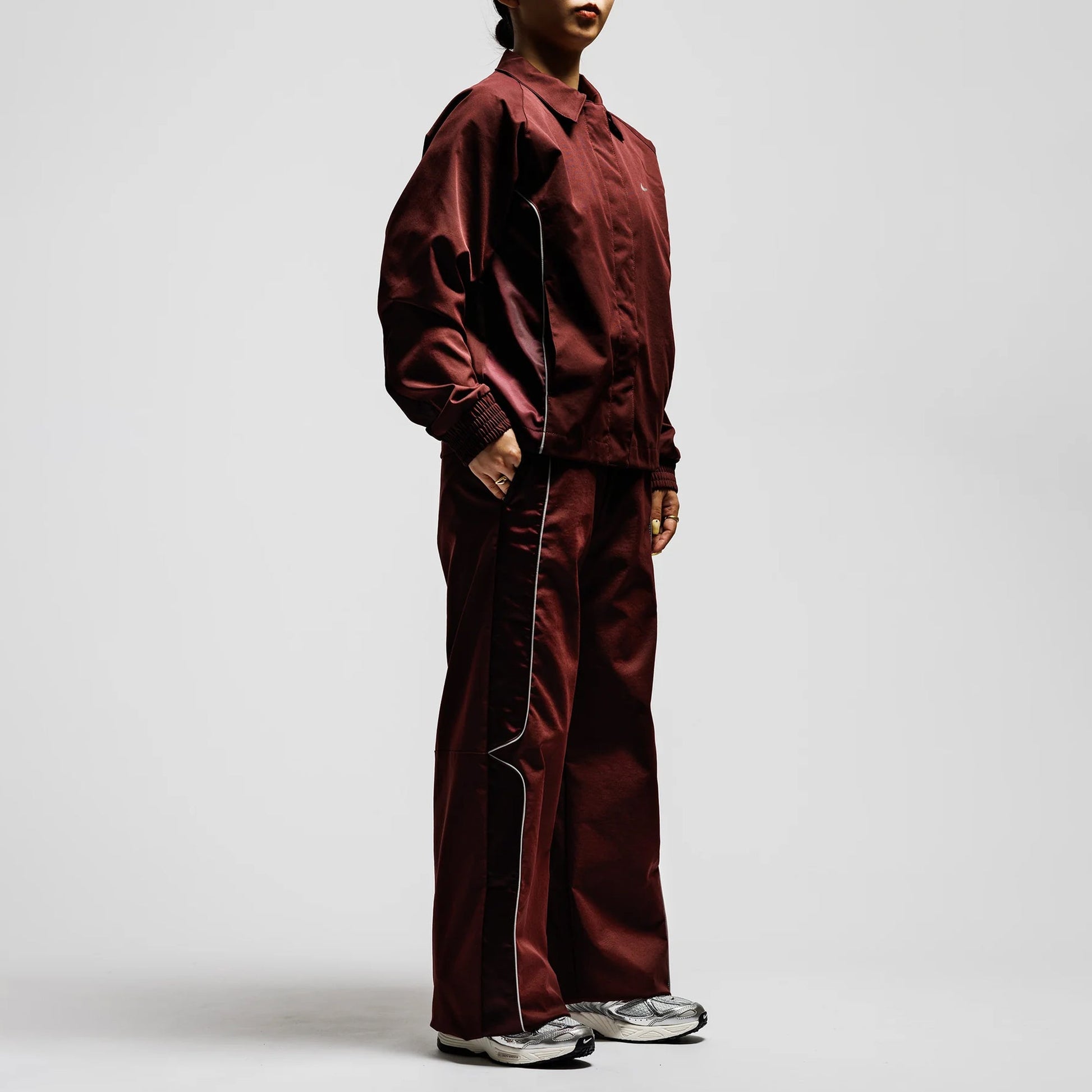 NIKE | WOVEN PANTS { BURGUNDY CRUSH/BURGUNDY CRUSH
