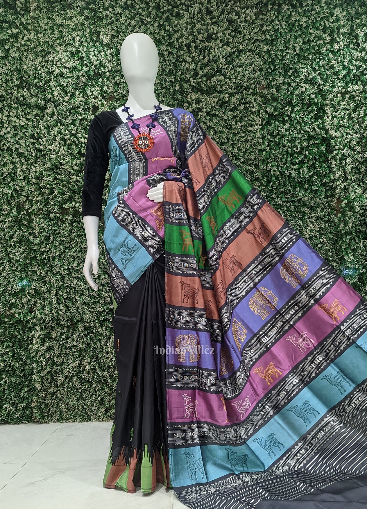 Black with Fish Motif Double Pallu Berhampuri Silk Saree