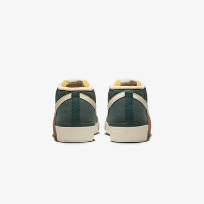 NIKE | BLAZER LOW PRO CLUB { VINTAGE GREEN/COCONUT MILK