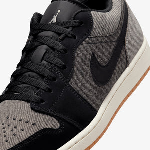 JORDAN | AIR JORDAN 1 LOW { BLACK/BLACK-LT SMOKE GREY-SAIL