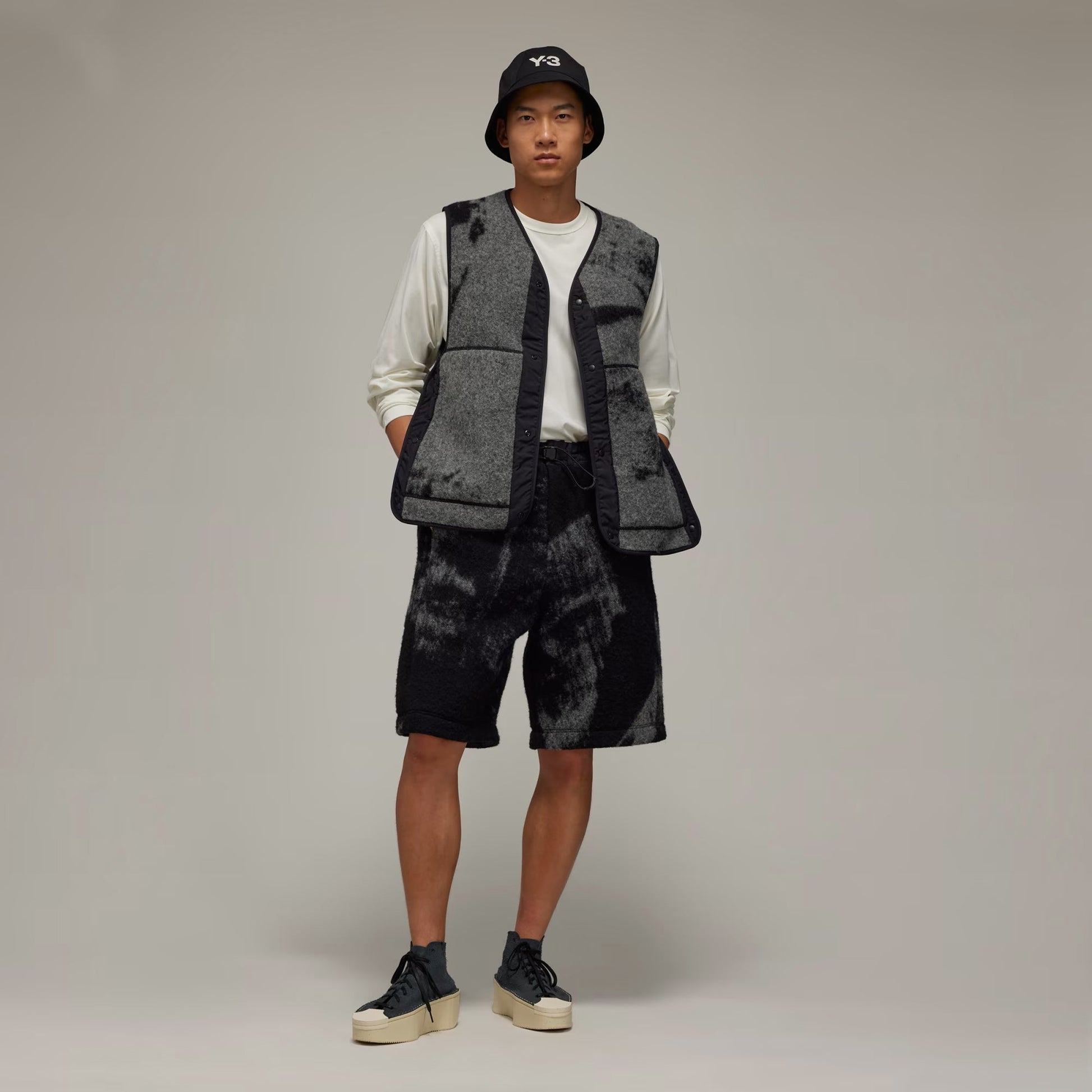 Y-3 | FUZZY FLEECE SHORTS  { BLACK