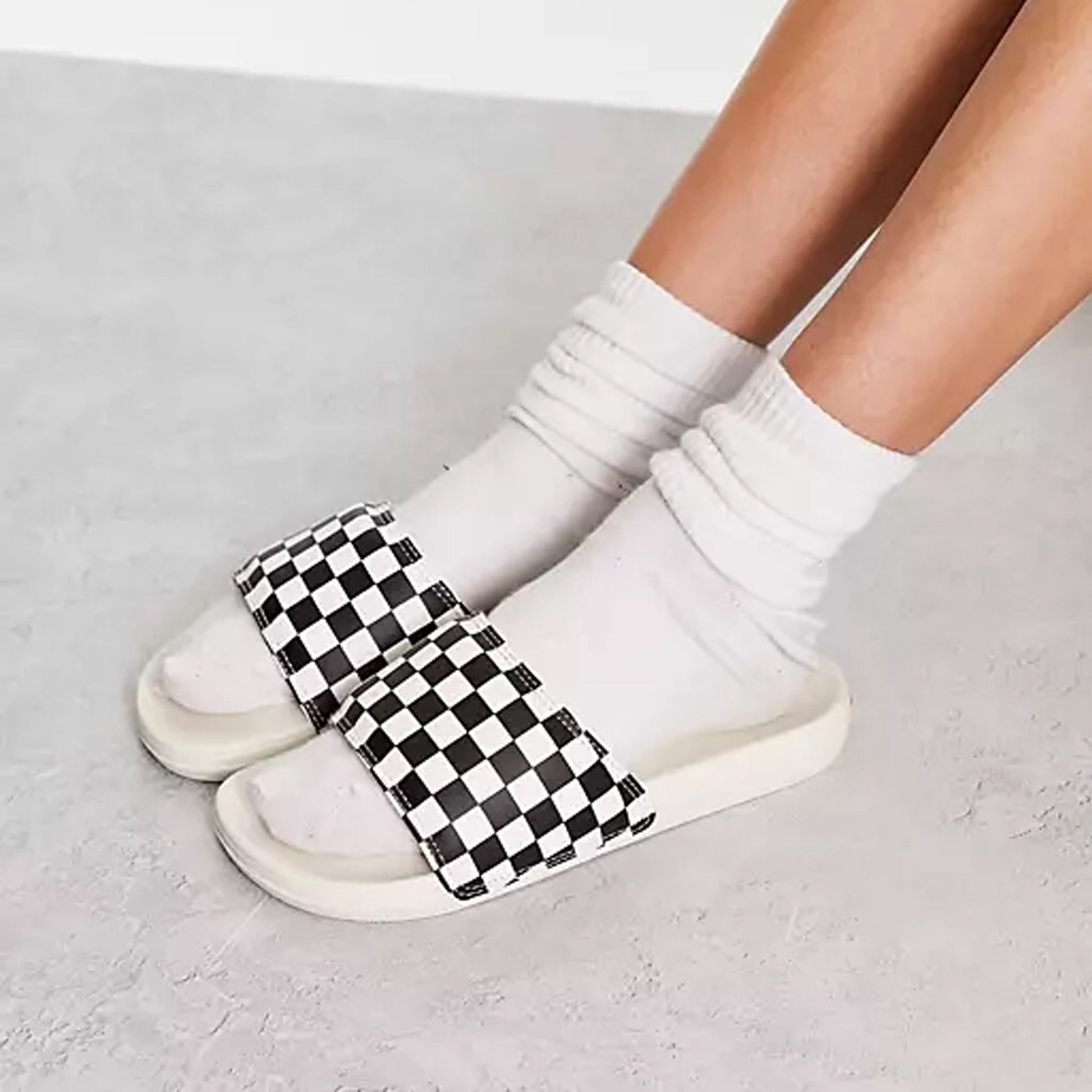 VANS | SLIDE-ON { BLACK/WHTIE