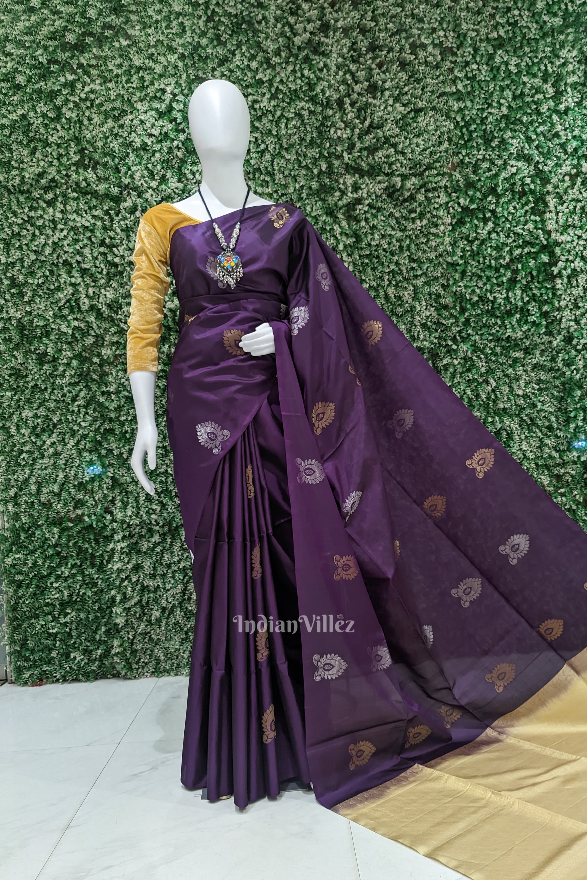 Blackberry Golden Floral Design Pure Kanjivaram Soft Silk Saree