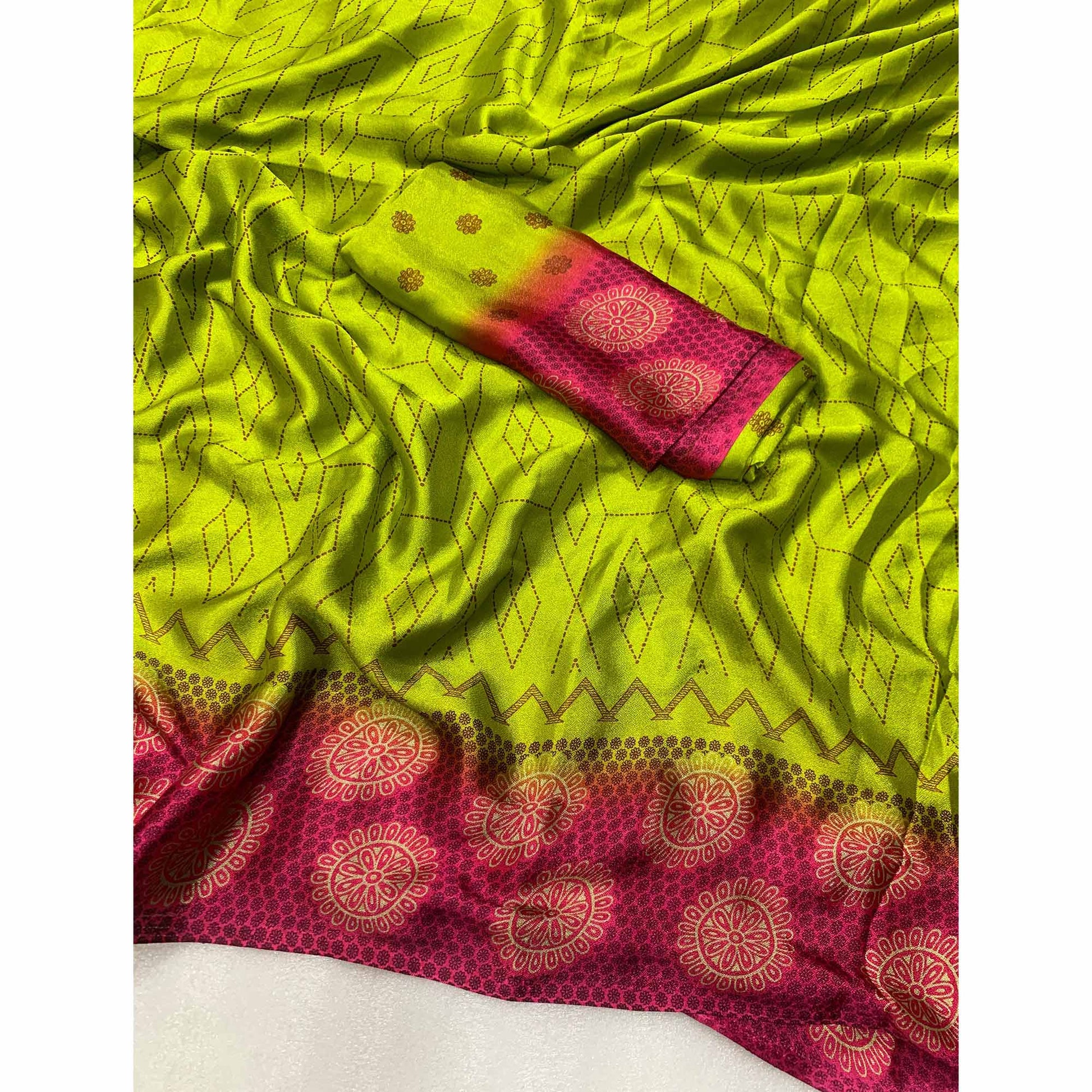 green-geometric-printed-chiffon-saree-7