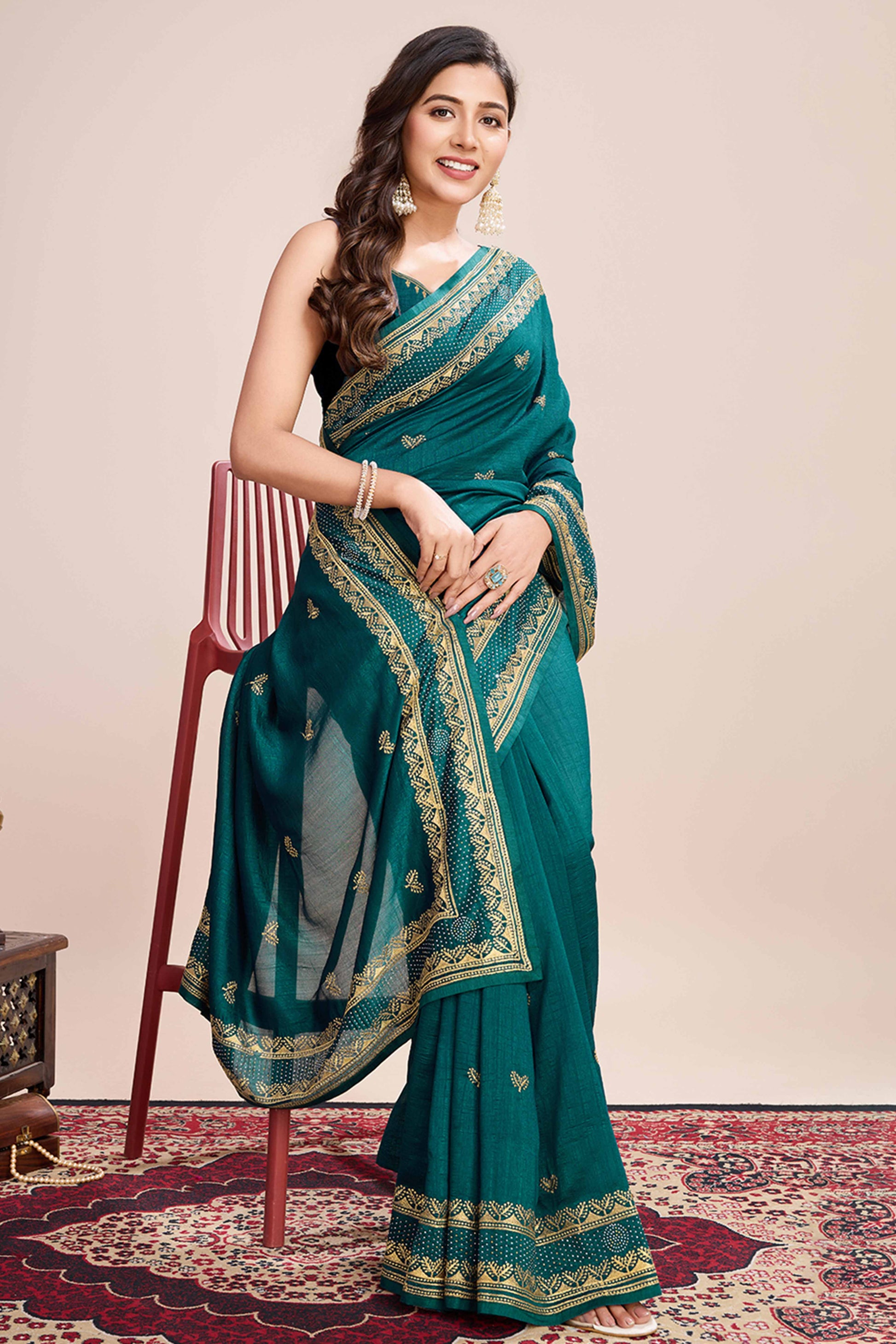 green-floral-embroidered-vichitra-silk-saree-5