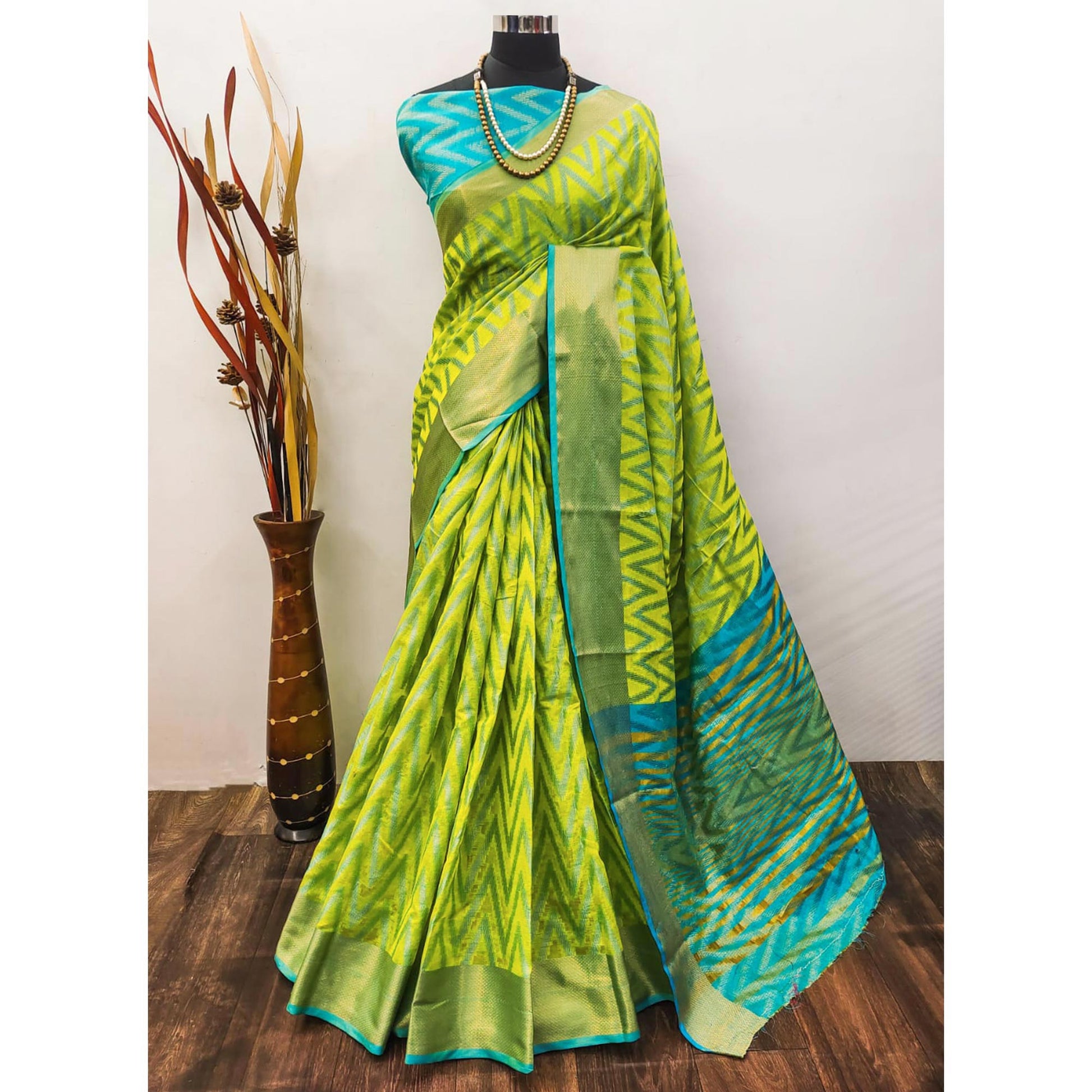 green-woven-organza-saree-12