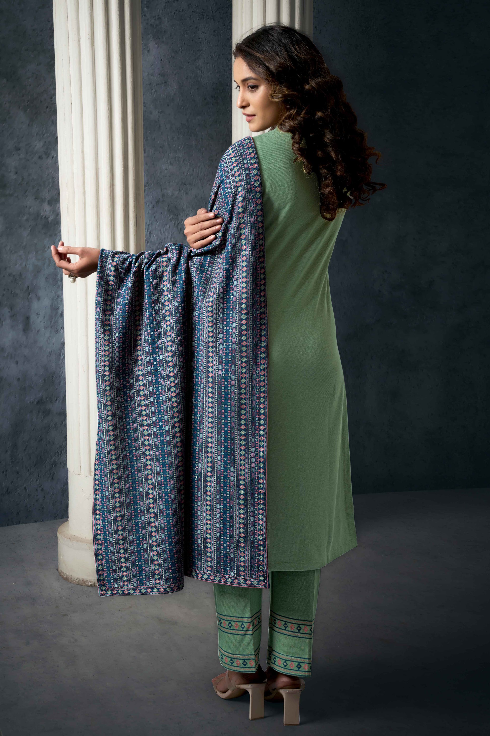 green-embroidered-woolen-straight-salwar-suit-2