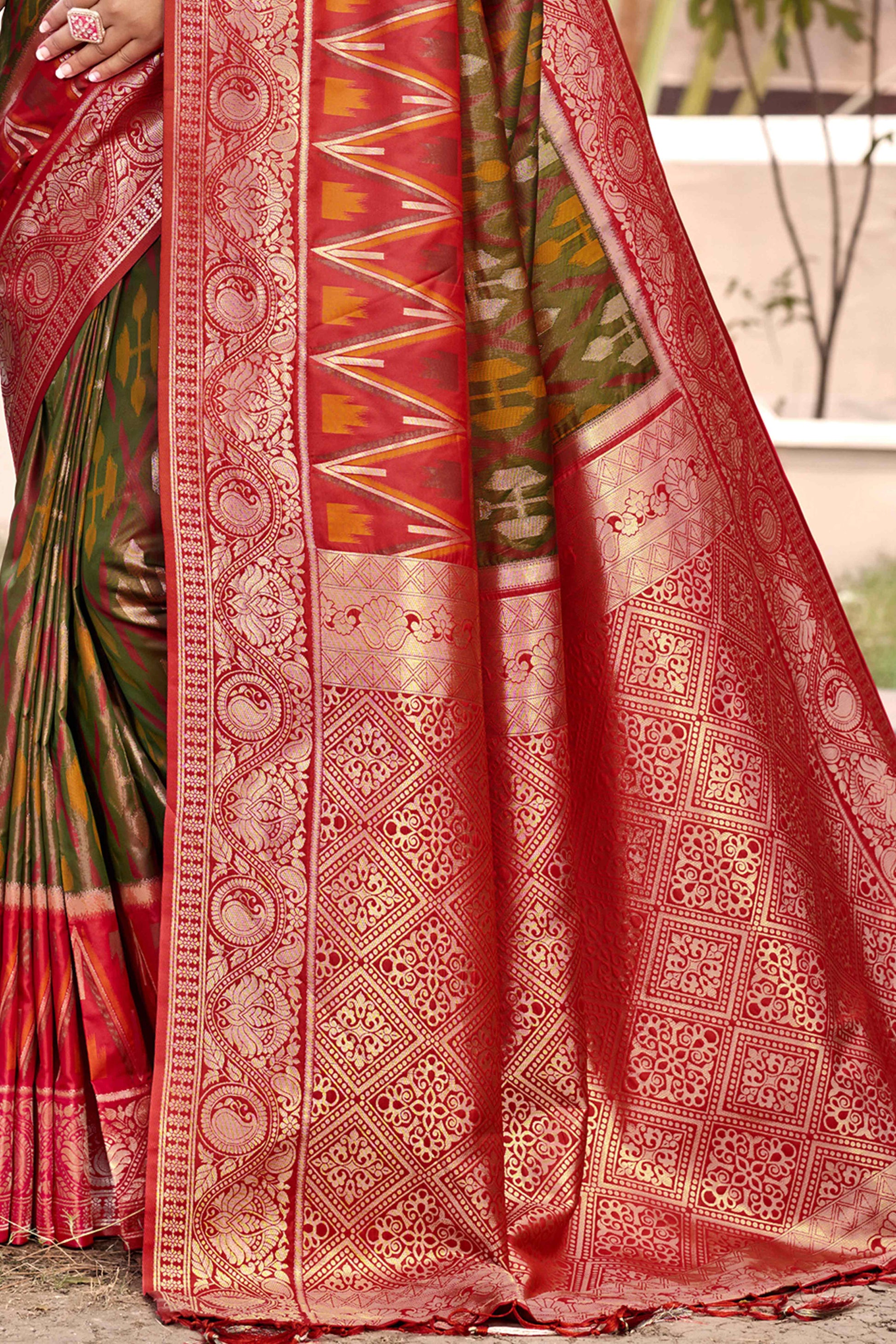 green-red-woven-cotton-silk-saree-with-tassels