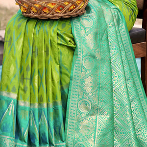 green-rama-woven-cotton-silk-saree-with-tassels