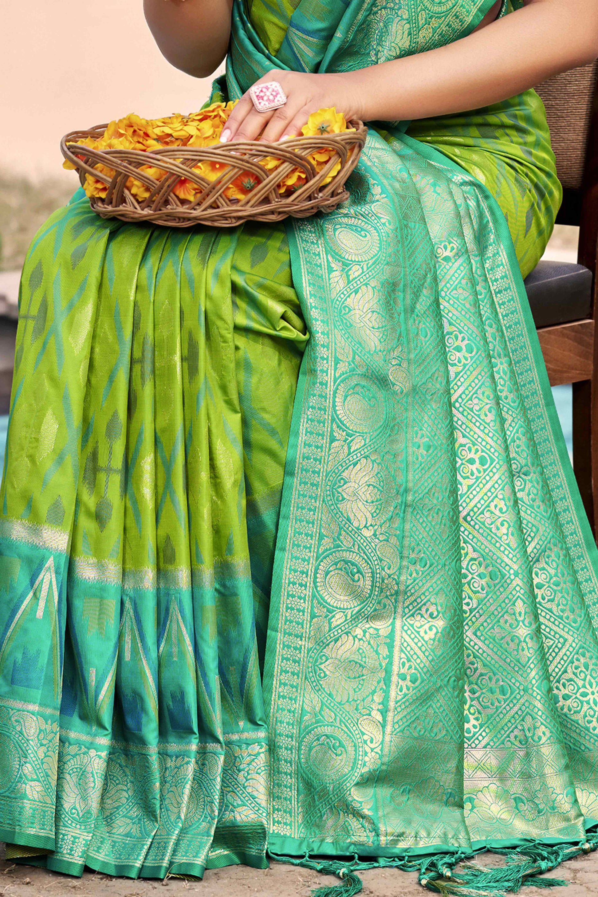 green-rama-woven-cotton-silk-saree-with-tassels