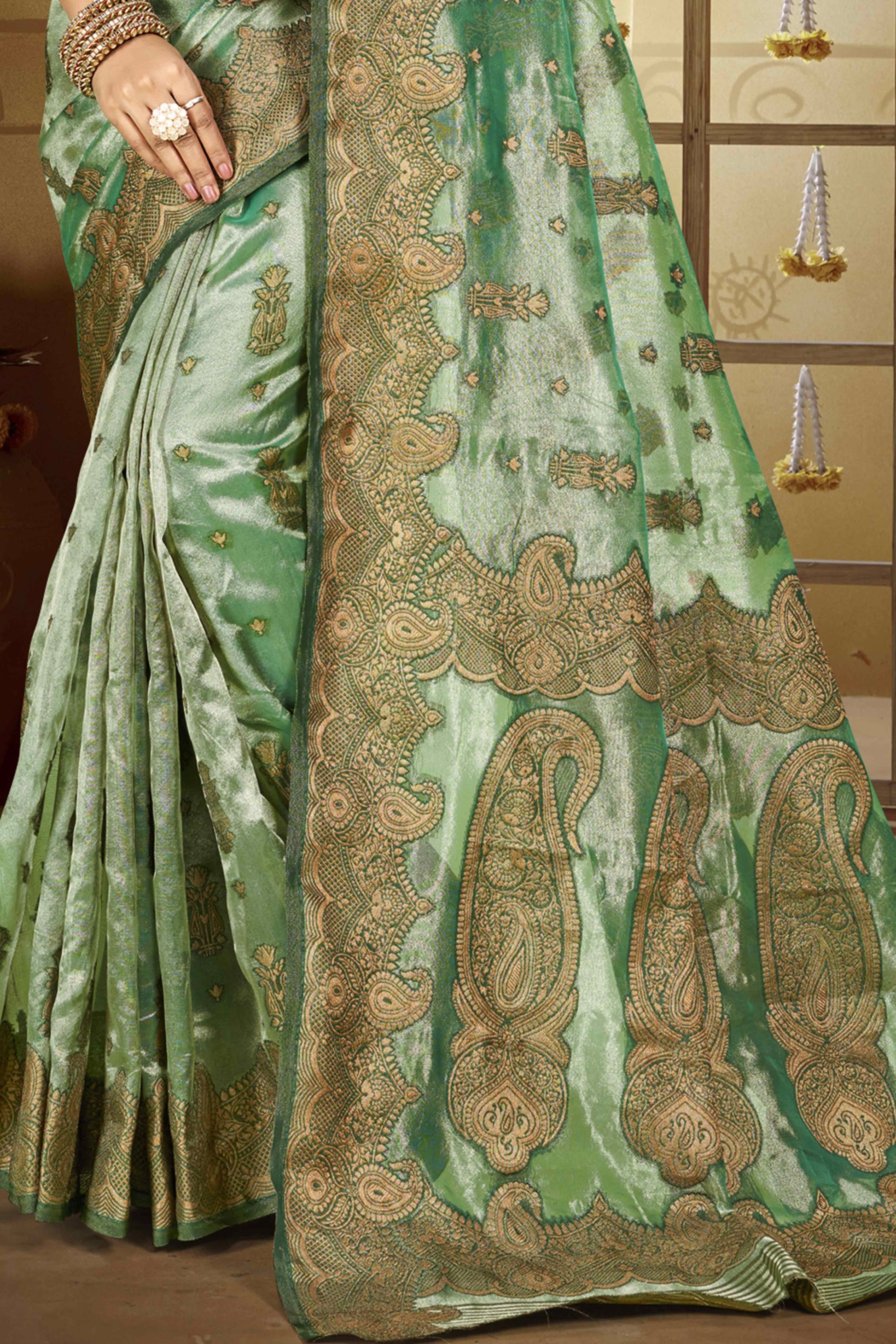 green-paisley-pattern-woven-organza-silk-saree-6