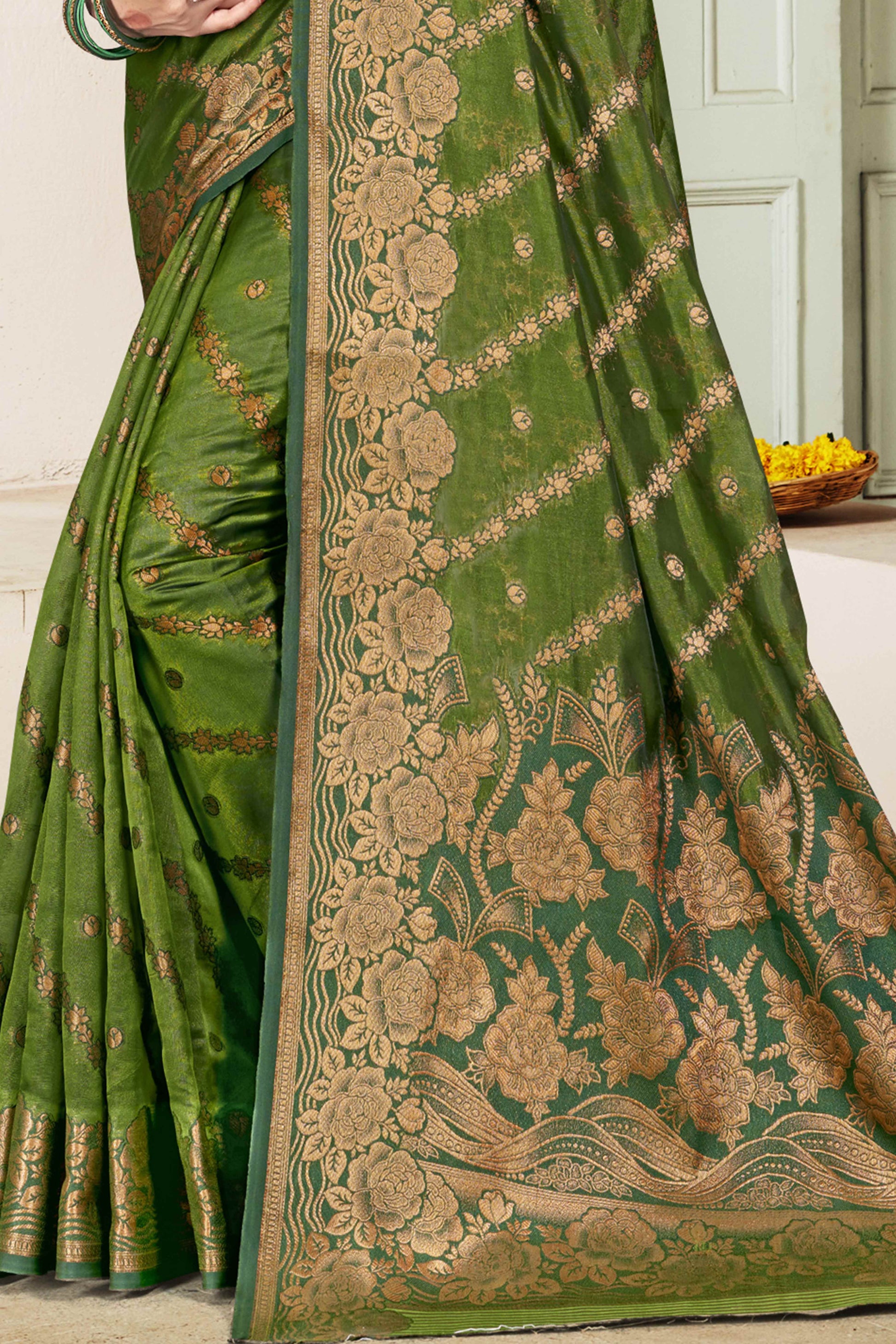 Mehendi Green Floral Woven Cotton Silk Saree