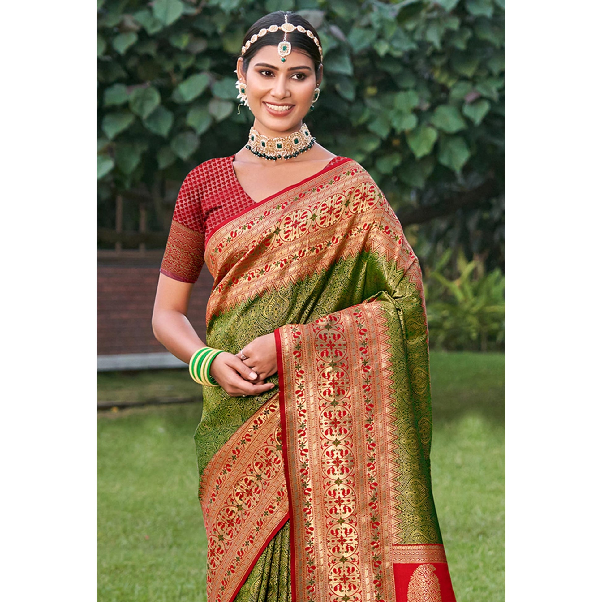 green-woven-kanjivaram-silk-saree-with-tassels-1
