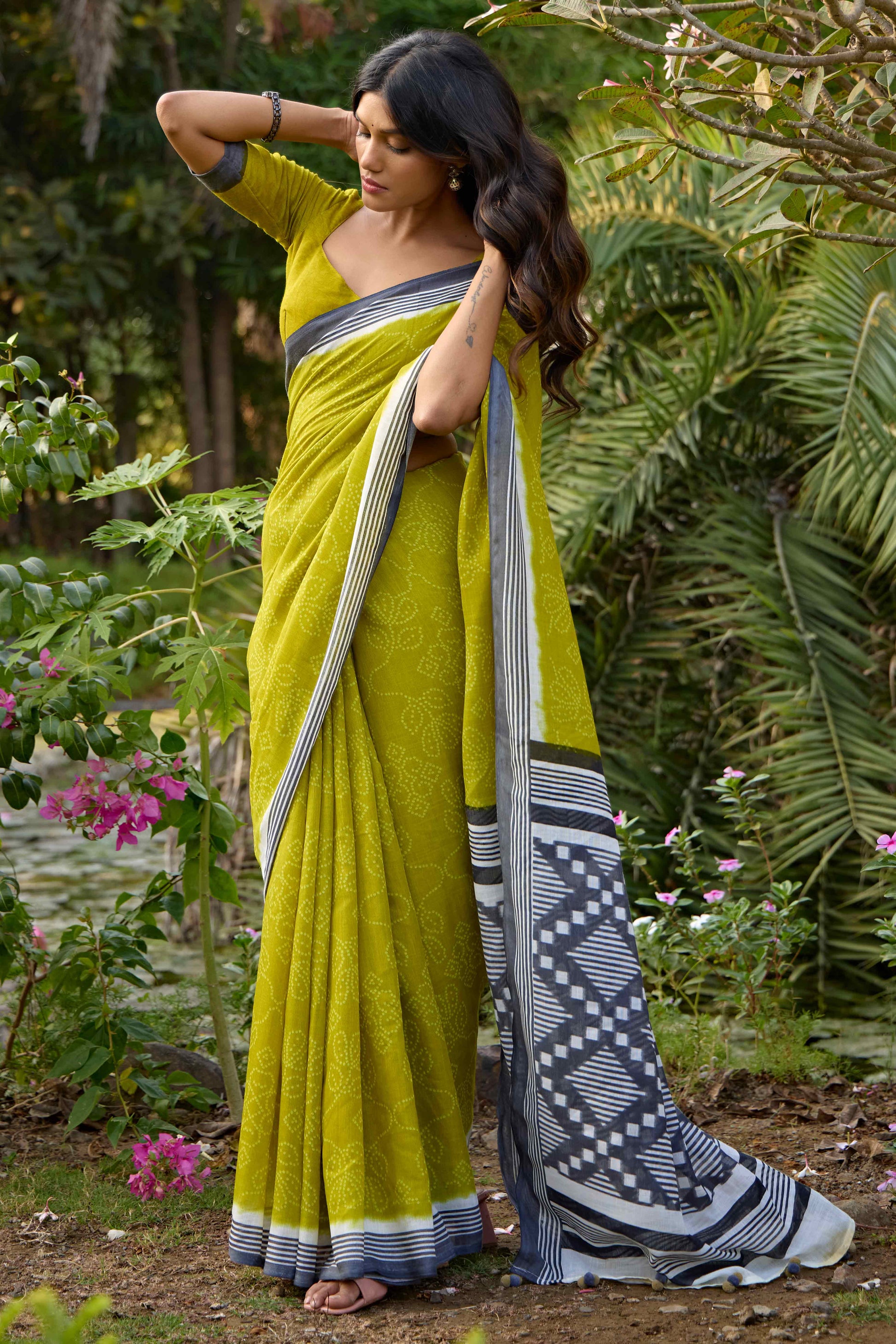 green-bandhani-printed-linen-saree