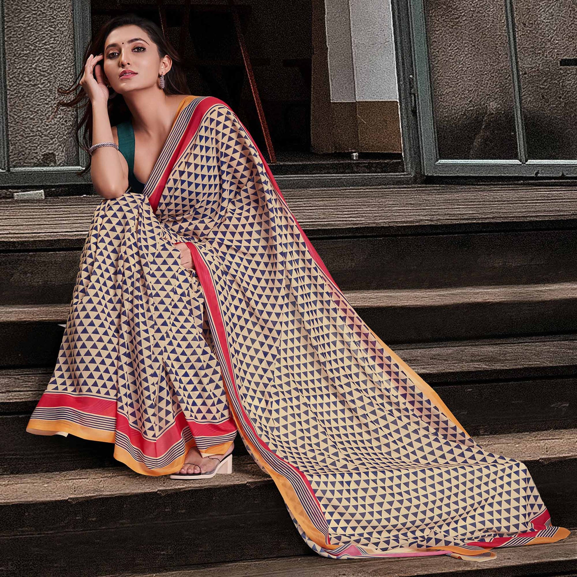 Cream Geometric Printed Cotton Blend Saree