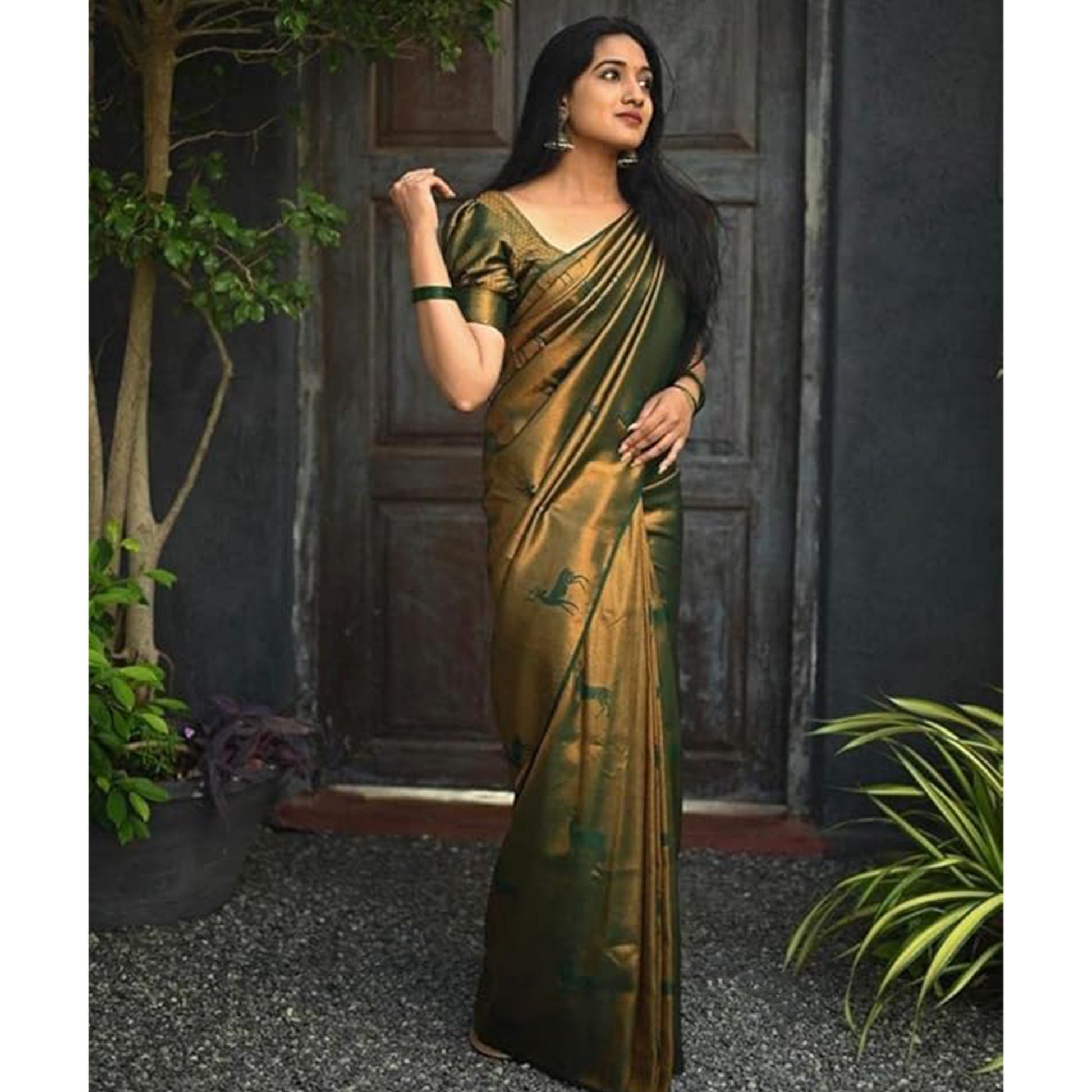 green-woven-banarasi-silk-saree-19
