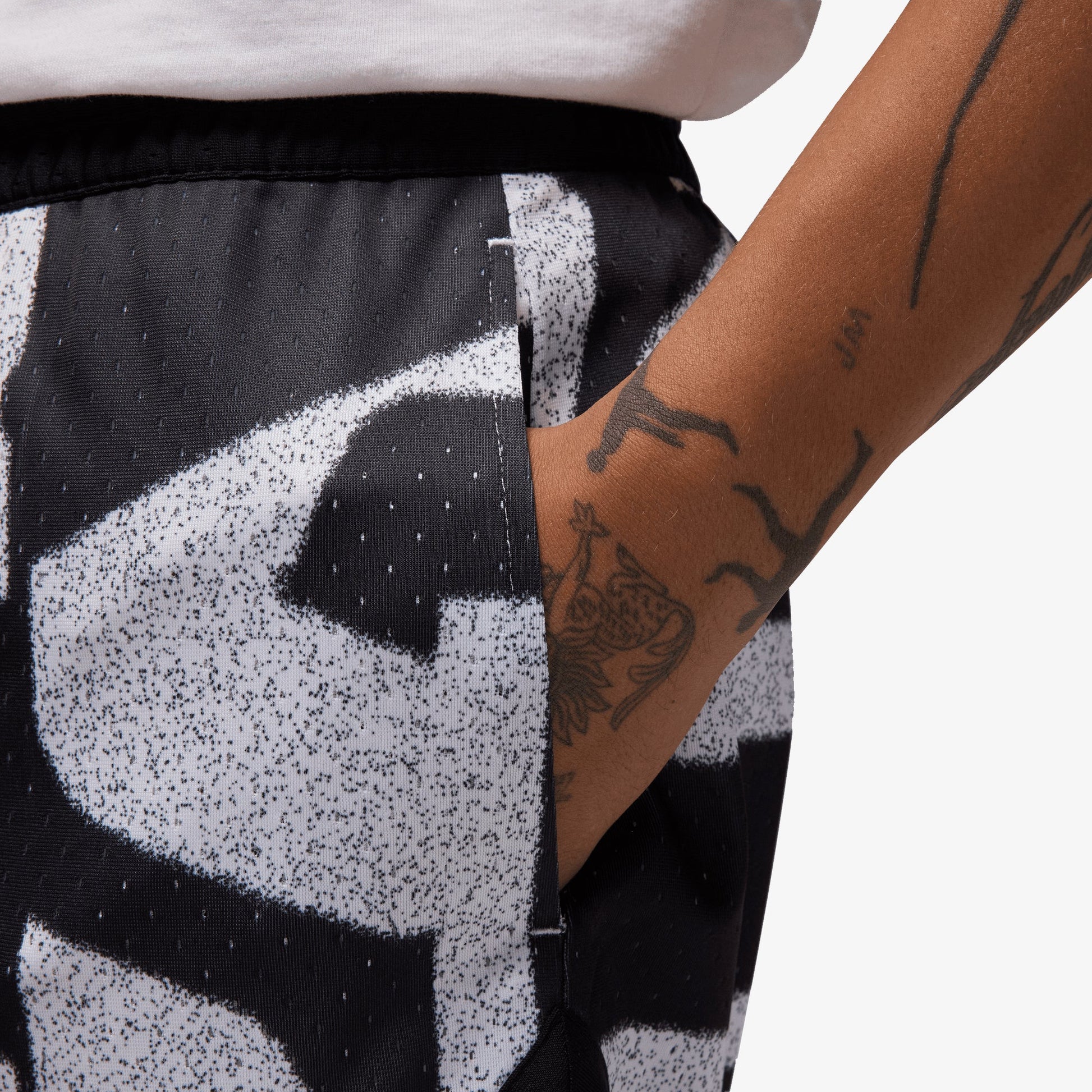 JORDAN | JORDAN SPORT DRI-FIT MESH DIAMOND SHORTS { BLACK/BLACK
