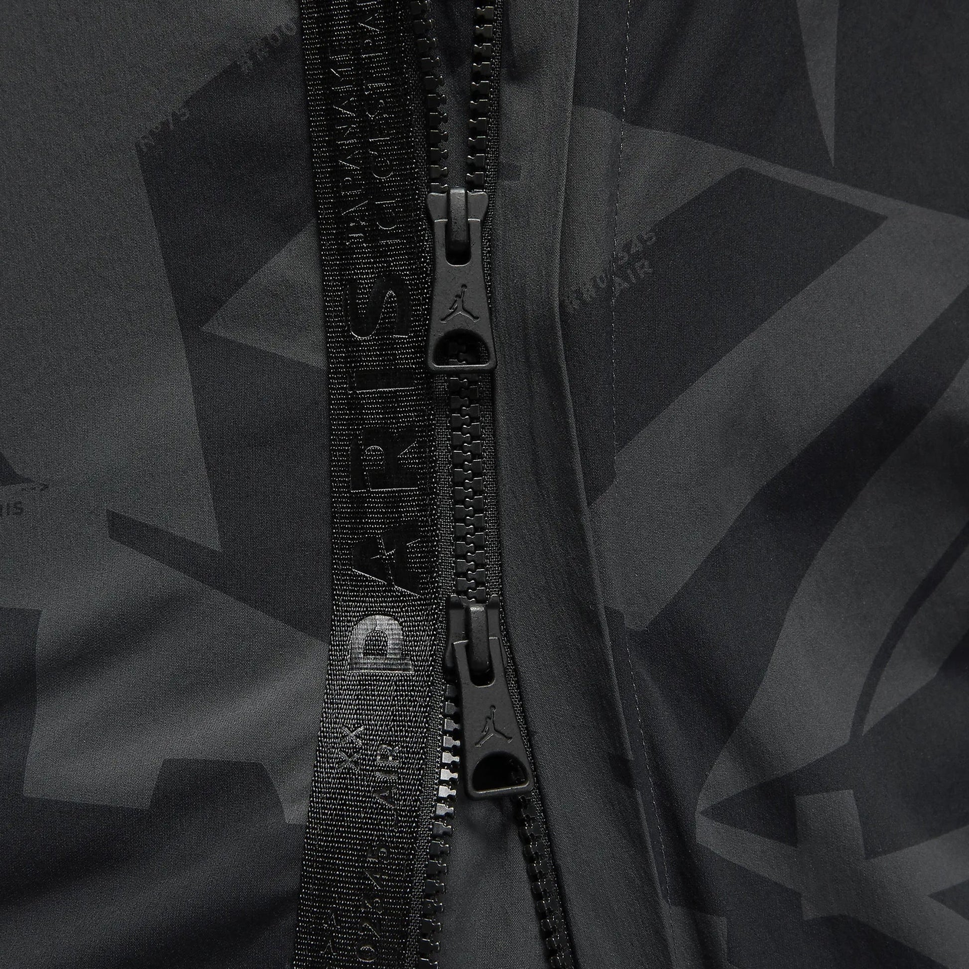 Jordan | PARIS SAINT-GERMAIN  { BLACK/DARK SMOKE GREY