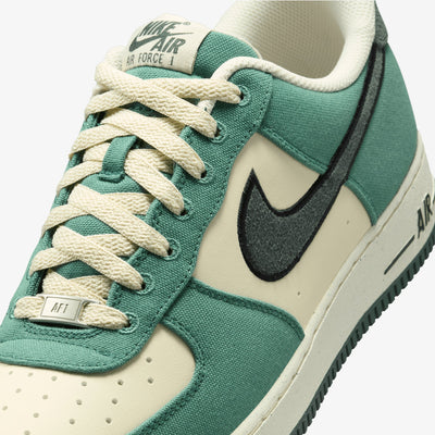 NIKE | AIR FORCE 1'07 LV8 { COCONUT MILK/VINTAGE GREEN-BICOASTAL