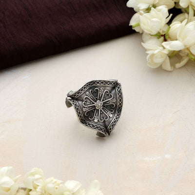 trueBrowns Silver Tone Floral Petal Ring