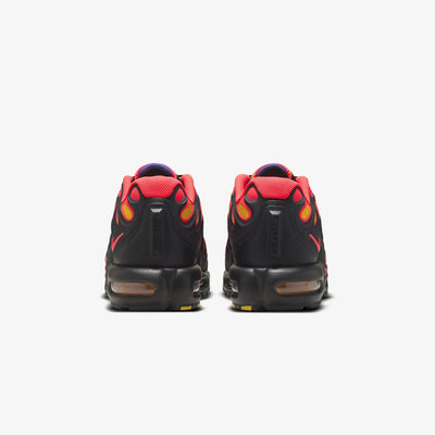 Nike | AIR MAX PLUS DRIFT  { BLACK/BRIGHT CRIMSON-FIELD PURPLE