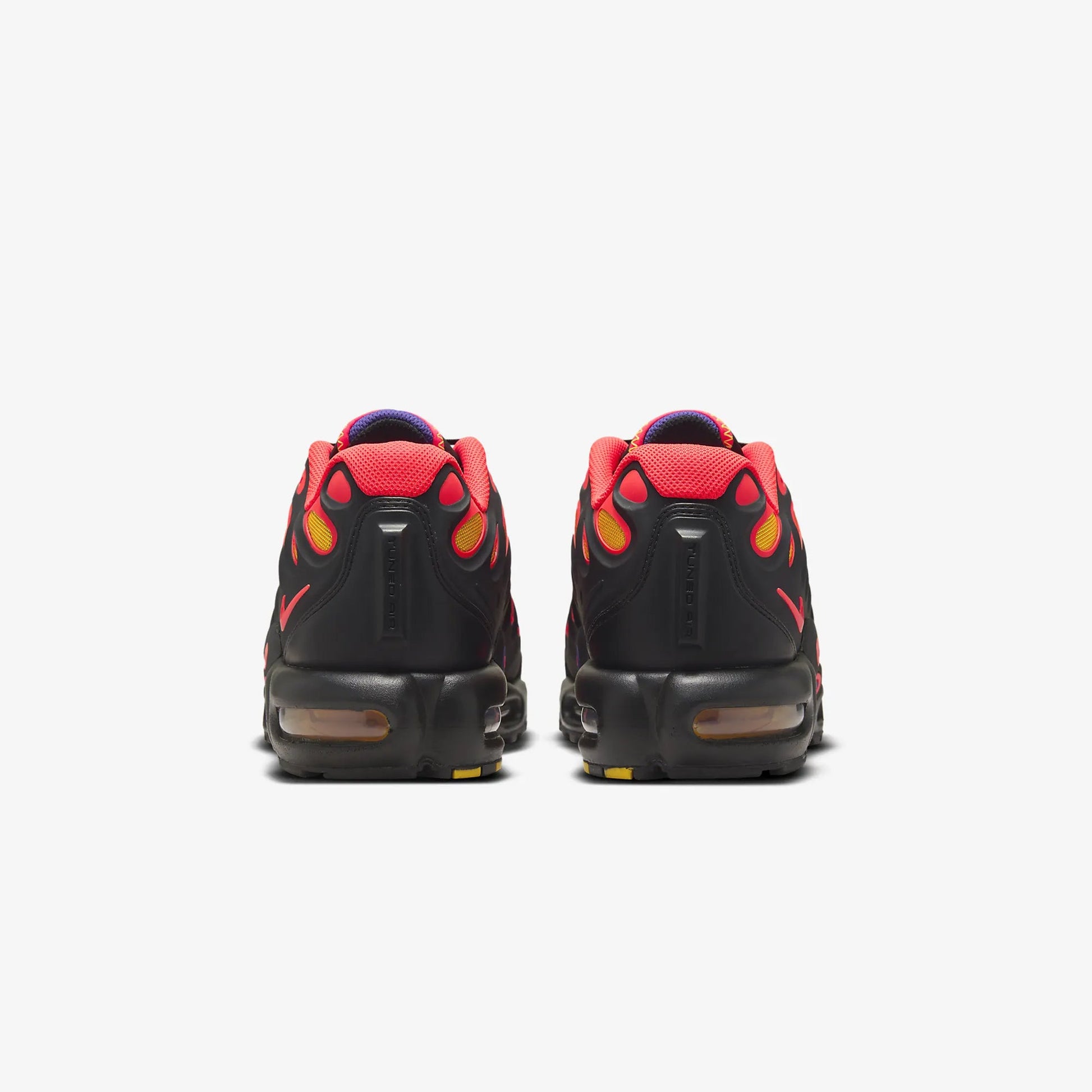 Nike | AIR MAX PLUS DRIFT  { BLACK/BRIGHT CRIMSON-FIELD PURPLE