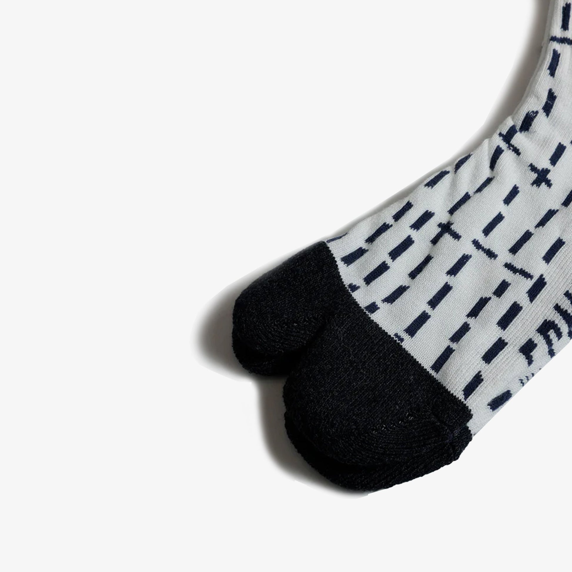 FDMTL | TABI SOCKS { WHITE