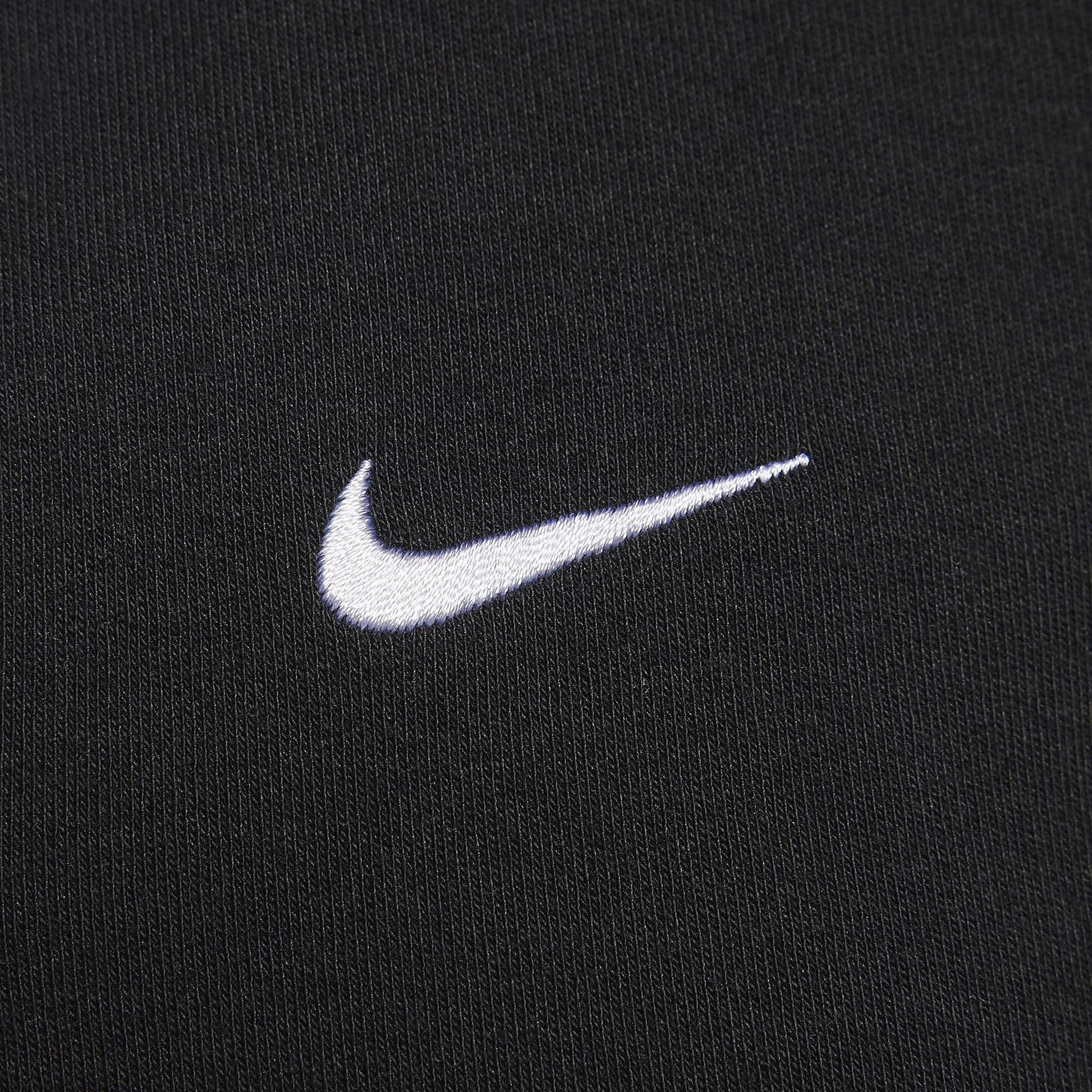 NIKE | SPORTSWEAR ESSENTIAL { BLACK/WHITE