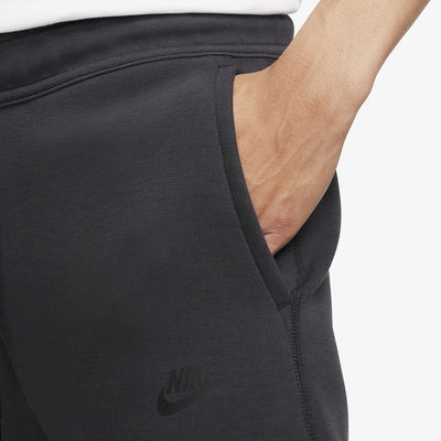 Nike | SPORTSWEAR TECH FLEECE SLIM FIR JOGGERS  { BLACK/BLACK